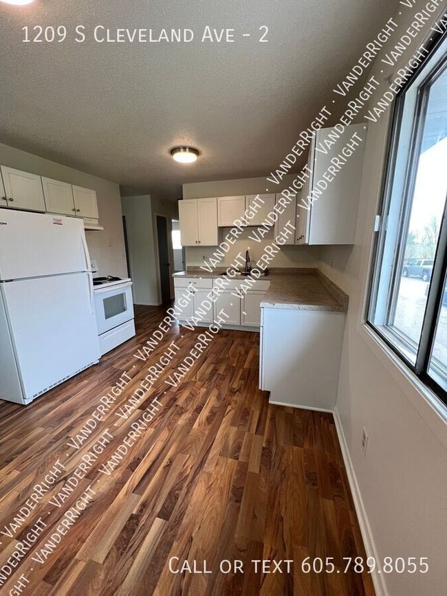 Building Photo - 1209 S Cleveland Ave Unit 2