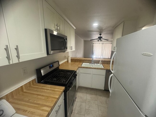 Building Photo - Amazing Deal 1 Bed 1 Bath for Rent Orange ... Rental