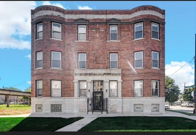 Building Photo - 5900 S Prairie Ave Unit Apt 2