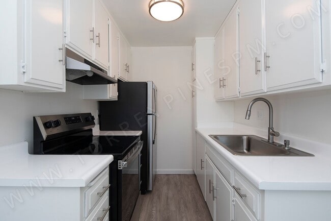 Building Photo - *OPEN HOUSE: 8/2 11:30AM-12:30PM* Beautifu...