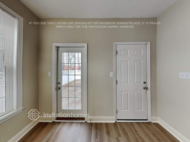 Photo - 115 Denham Square