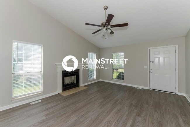 4 Bedroom Pet-Friendly Home in Hendersonville, TN with Main Street Renewal