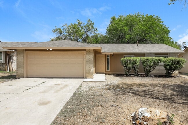 Building Photo - 1030 Honey Tree St Rental