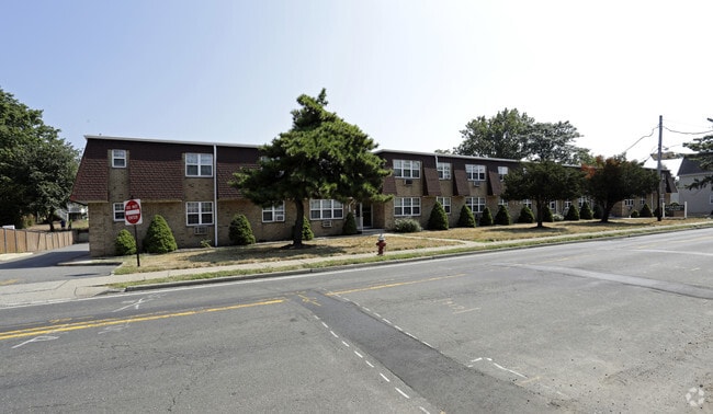 River Drive Village Apartments