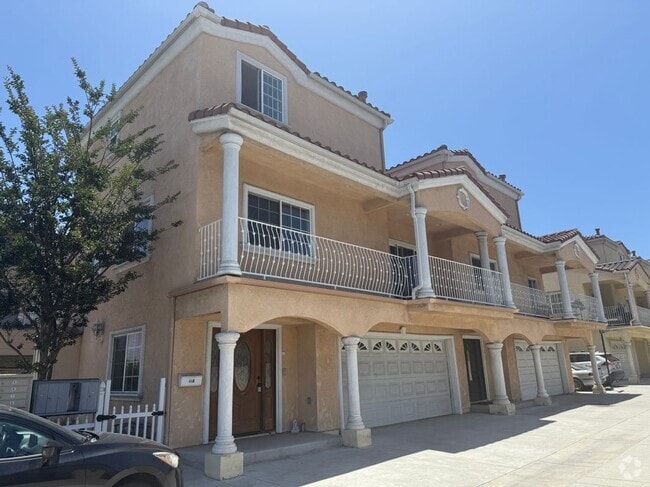 Building Photo - 418 W 223rd St Rental