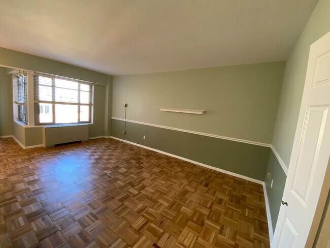 Photo - Fantastic location! Great Large Studio with utilities included! ++Rooftop Patio++ Unidad 816