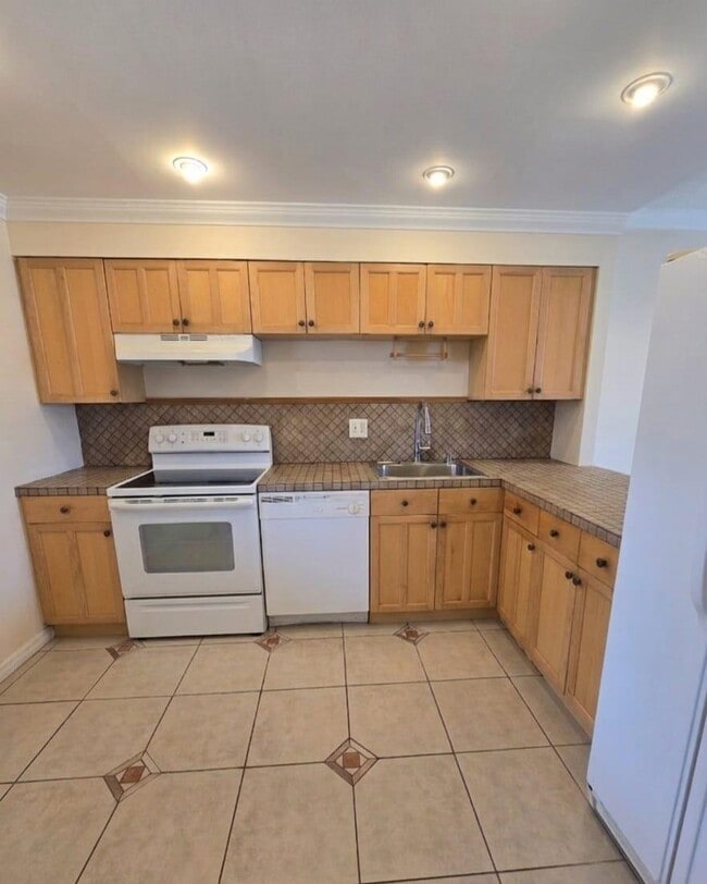 Photo - 2900 N Palm Aire Dr Unit 405