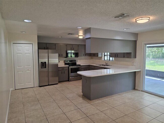 Photo - 619 Knowles Rd