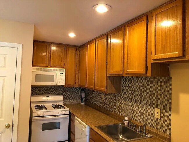 4220 Birchwood Ct