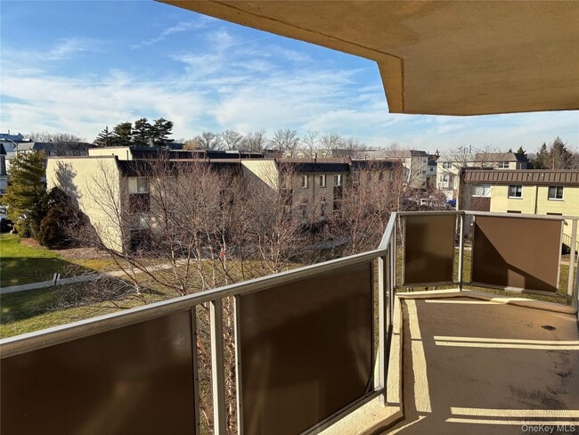 Building Photo - 17-85-85 215th St Unit 3E