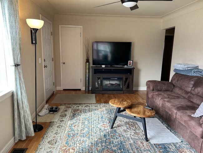 Photo - Adorable 5 Bed 2 Bath Cottage Home