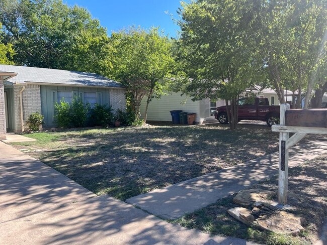 Building Photo - 4406 Dovewood Dr