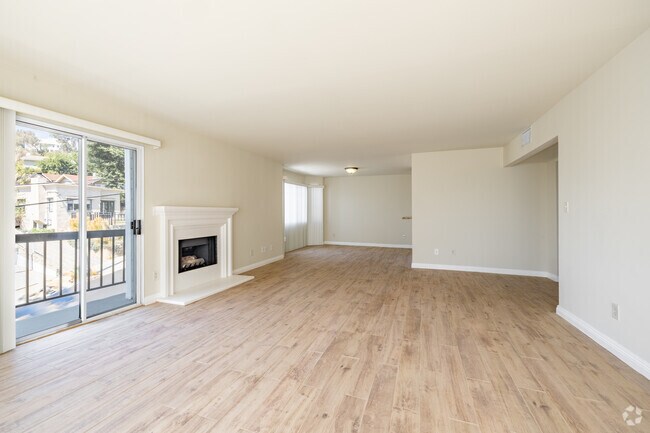3BR, 2BA - 1,150SF - Living Room