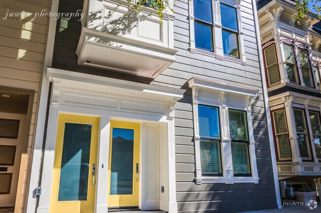 Building Photo - 1607 Dolores St Rental