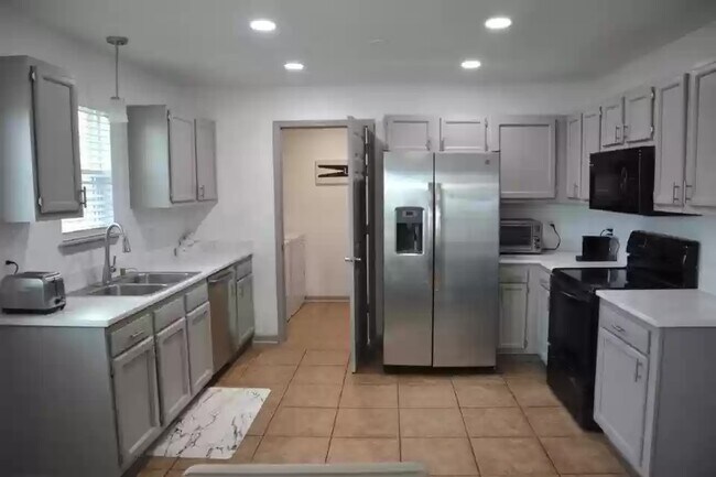 Photo - 1977 W Deane St