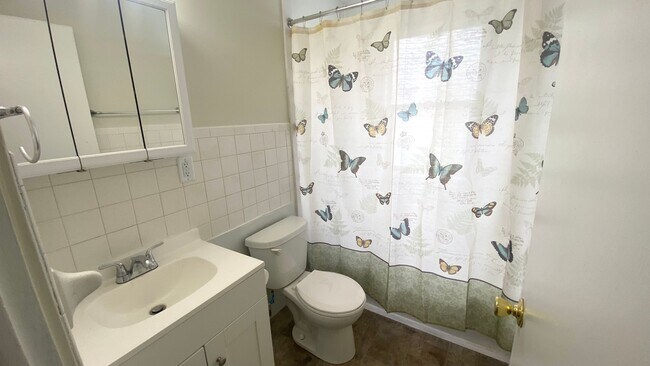 Photo - Beautiful 3 Bedroom Home & Large Garage!