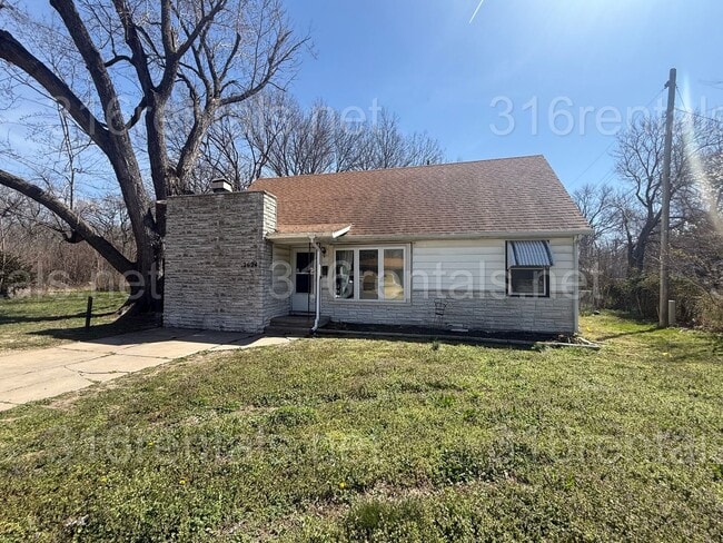 Building Photo - $1445 - 4 bedroom/ 2 bathroom - Single Family Home