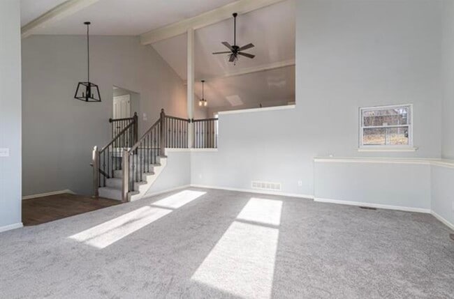 Photo - 5730 Clark St