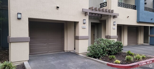 Building Photo - 2 bedroom 2.5 Park Place at Regency Park c... Rental