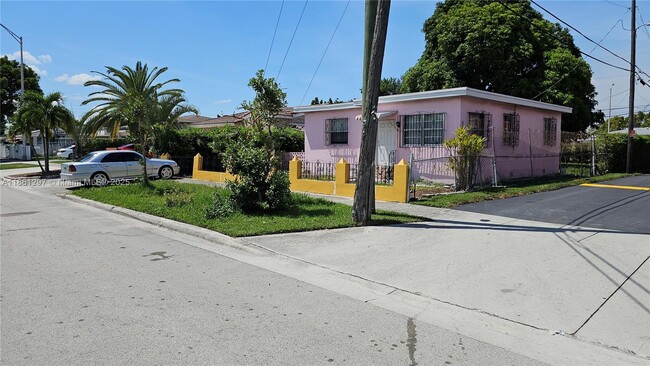 Photo - 11 W 19th St