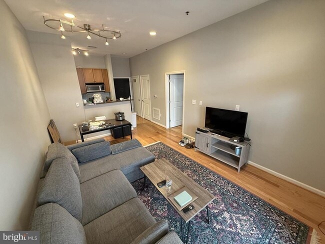 Building Photo - 309 Holland Ln Unit 328