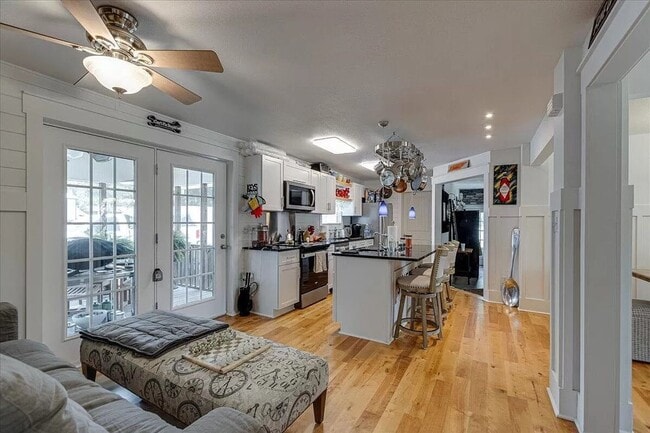 Photo - COMPLETELY FURNISHED EXECUTIVE RENTAL- SHOWINGS BY APPOINTMENT ONLY