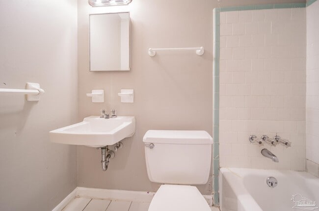 Photo - 7010 E Oakfield Rd