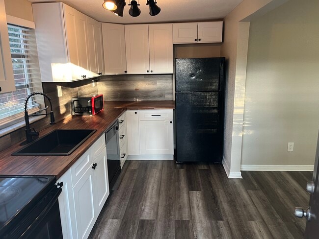 Photo - 2310 E Minnehaha St