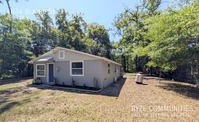 Photo - 4634 Blaine St