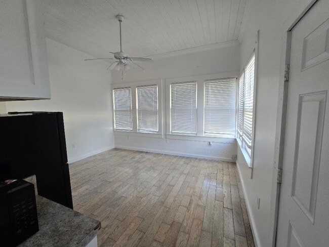 Photo - 301 S 7th St