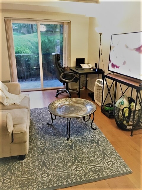 Área de estar/comedor - 75 S Reynolds St Unidad 117