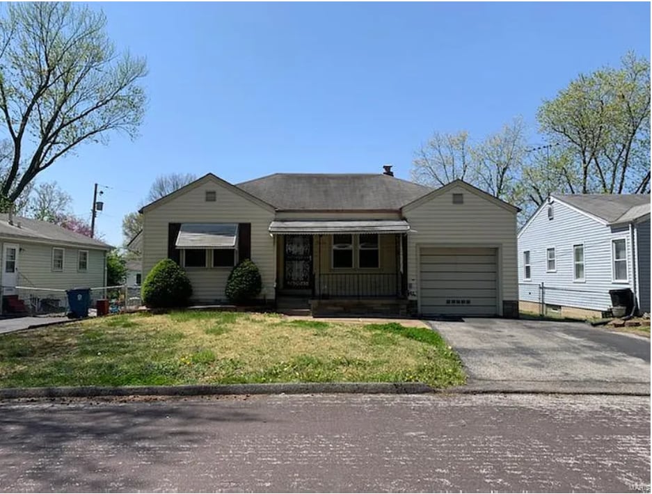 Photo - 2434 Akins Dr House