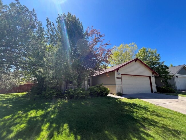 Cozy SE Bend 3 Bed/2 Bath Home on Large Co... - Cozy SE Bend 3 Bed/2 Bath Home on Large Co...
