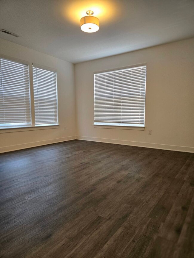 Photo - 1876 McQuat Pl