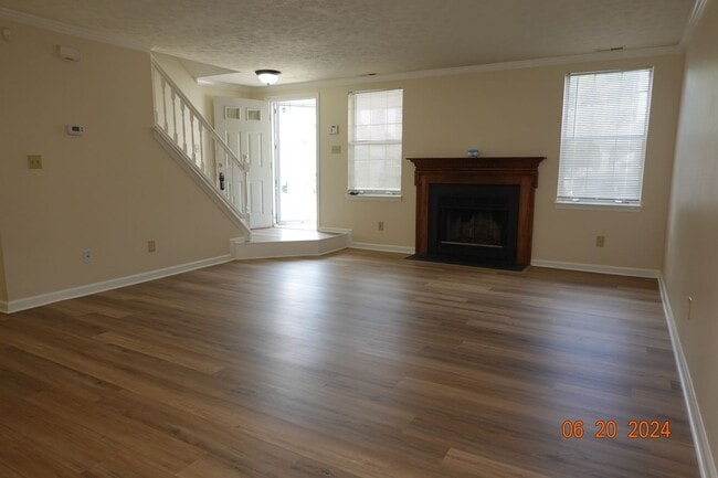 Photo - End Unit Condo Near Fort Eustis For Rent