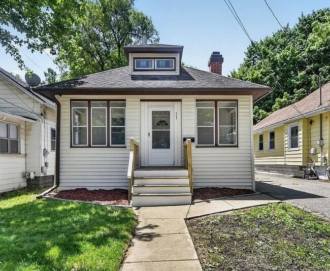 Building Photo - 111 W Palmer Ave