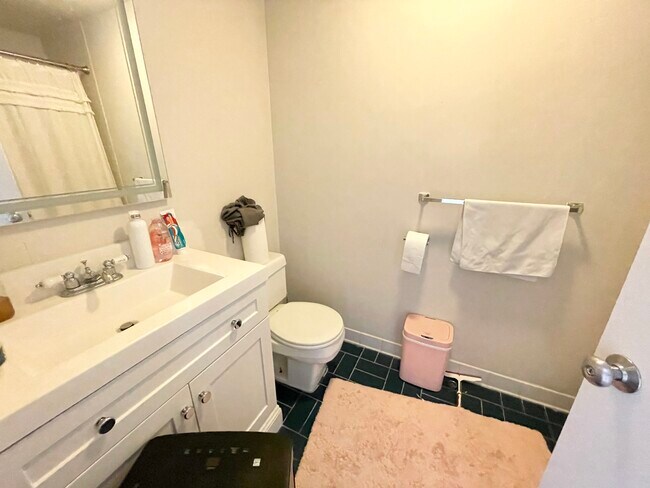 Photo - 84 Gainsborough St Unidad 301