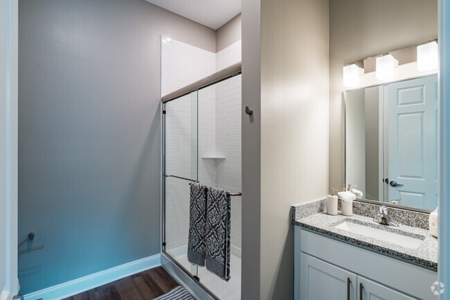 2BR, 2BA - 1015SF - Primary Bathroom
