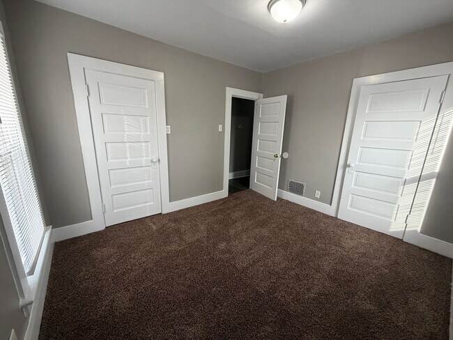 Photo - 1211 W Packard Ave Unit Apt B