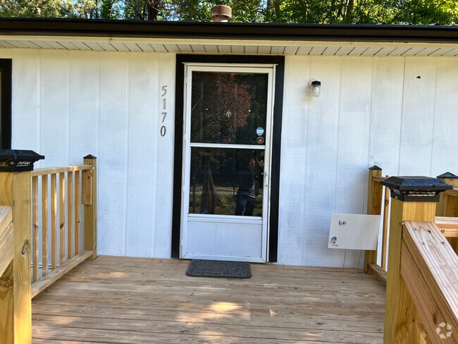 Building Photo - AVAILABLE NOW! Rental