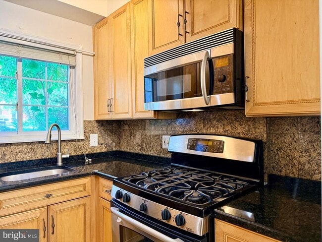 Photo - 1628 Ripon Pl