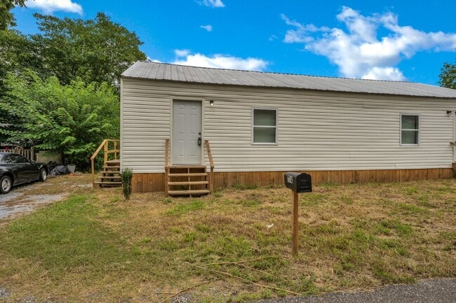 Building Photo - Cozy Childersburg Duplex! 2 Bed 1 Bath $75...