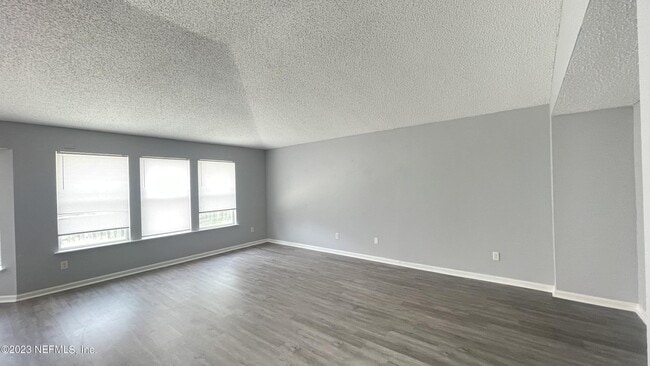 Photo - 2387 Brian Lakes Dr E