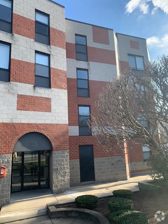 Building Photo - 35 Vine St Unit 401 Rental
