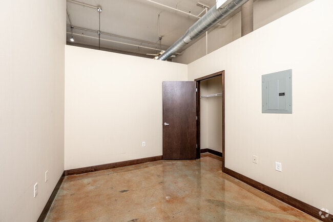 1BR, 1BA - 740 SF - Bedroom