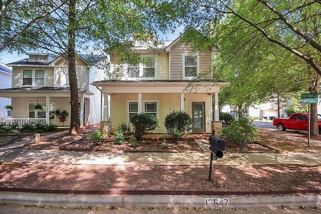 Building Photo - Charming 3BD/2.5BA Home in Crosswinds Community!
