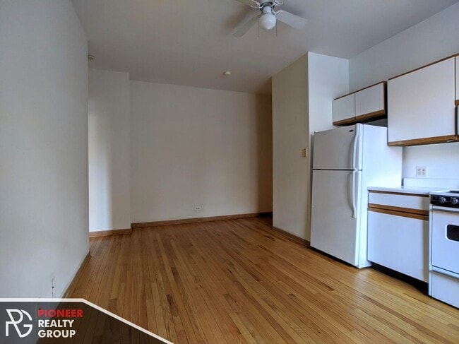 635 W Barry Ave Unit 201
