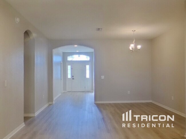 Photo - 6715 Castle Green Pl