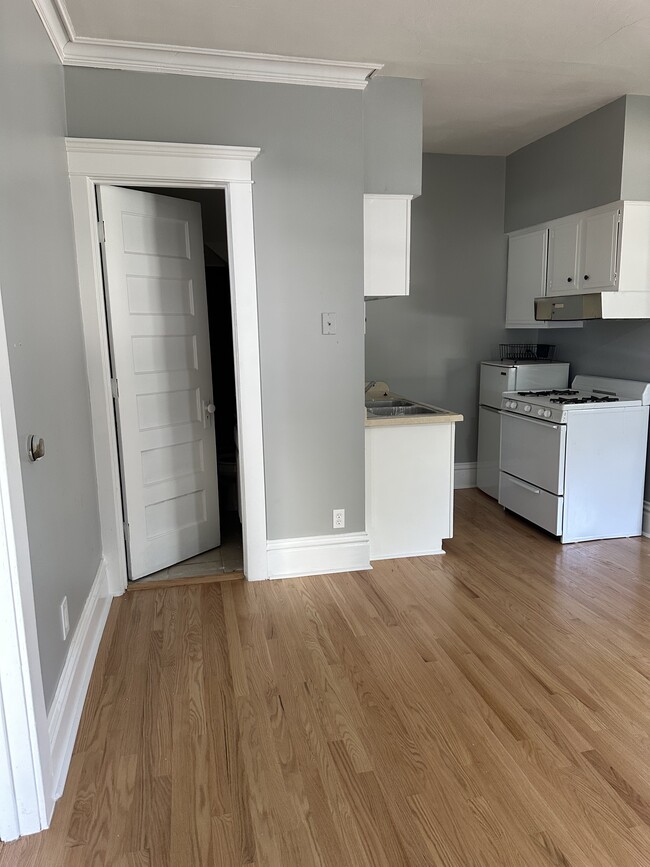 105 Chicago Rd Unit 1A