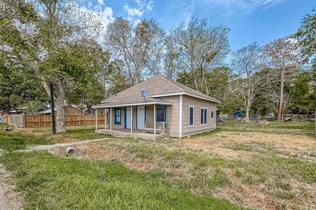 Photo - 406 Woodward St